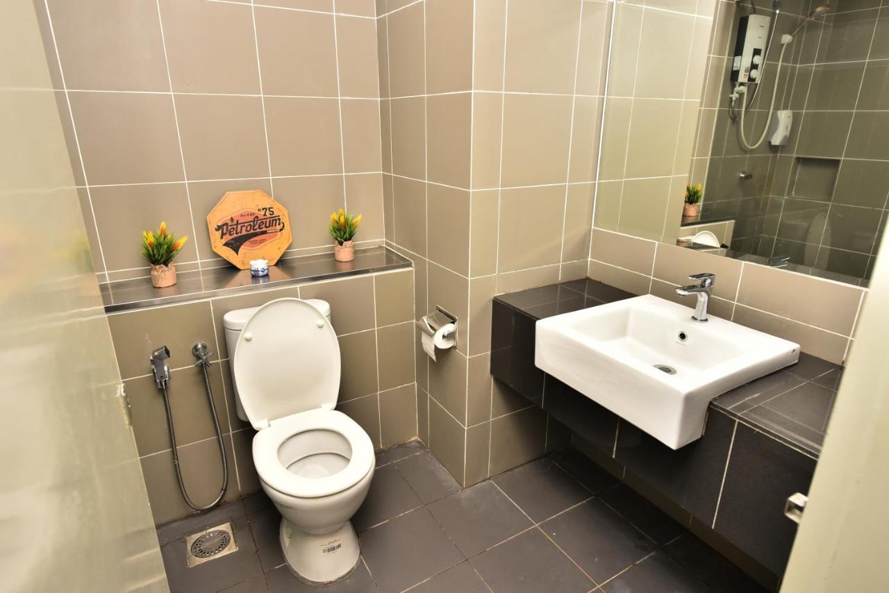 H&F Homestay The Two Owls Nest Aeropod Sovo Studio Room - 2 Queen Bed - Near Airport - Free Parking Kota Kinabalu Zewnętrze zdjęcie